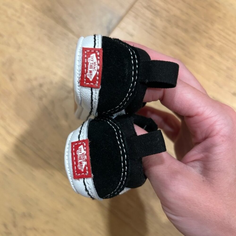 Vans Off The Wall Classic Black and White Baby Sneakers - Picture 3 of 4